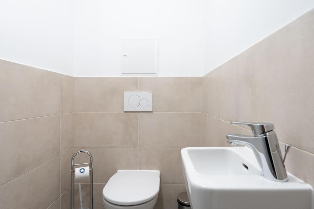 וינה 1Br Haven With Swift City Access By Hm מראה חיצוני תמונה