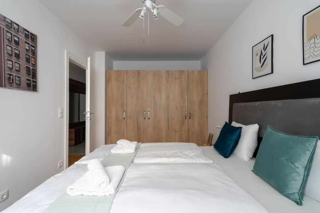 וינה 1Br Haven With Swift City Access By Hm מראה חיצוני תמונה