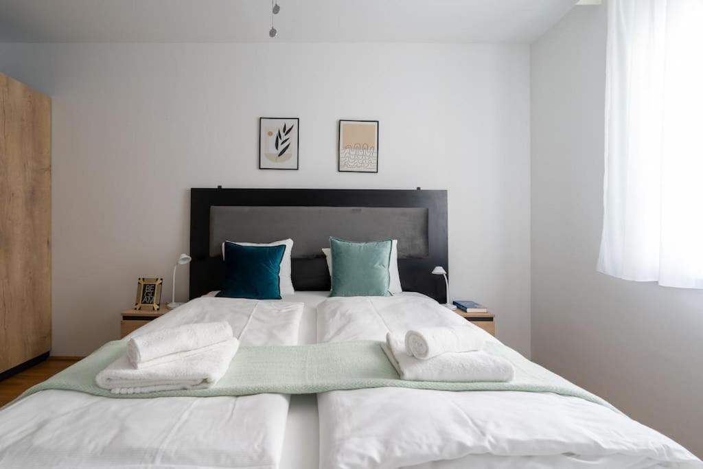 וינה 1Br Haven With Swift City Access By Hm מראה חיצוני תמונה