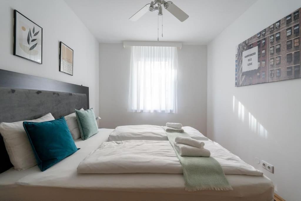 וינה 1Br Haven With Swift City Access By Hm מראה חיצוני תמונה