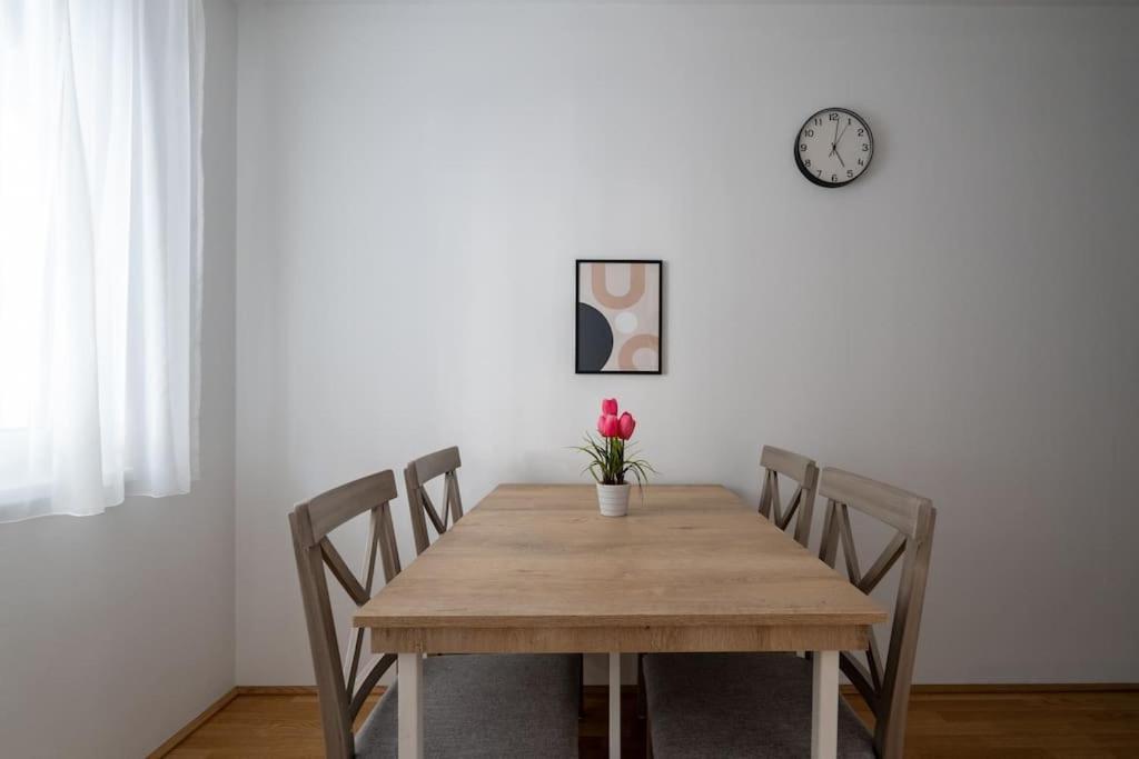 וינה 1Br Haven With Swift City Access By Hm מראה חיצוני תמונה