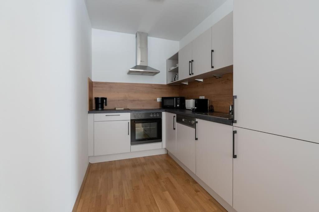 וינה 1Br Haven With Swift City Access By Hm מראה חיצוני תמונה