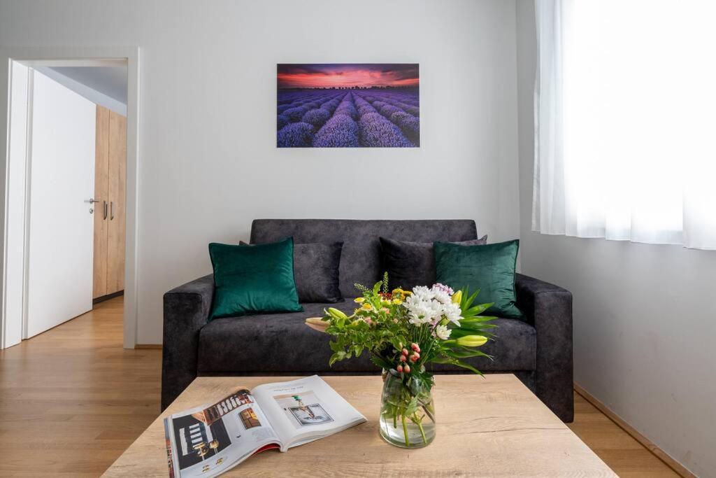 וינה 1Br Haven With Swift City Access By Hm מראה חיצוני תמונה