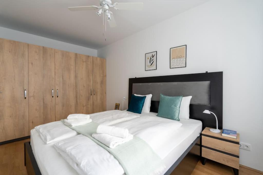 וינה 1Br Haven With Swift City Access By Hm מראה חיצוני תמונה