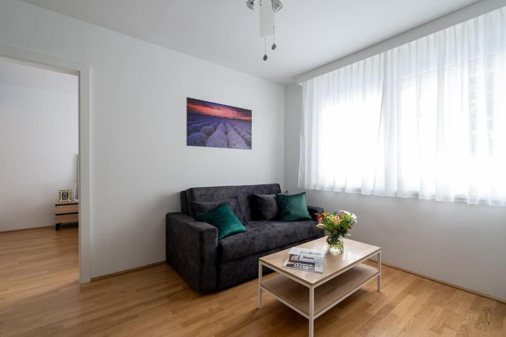 וינה 1Br Haven With Swift City Access By Hm מראה חיצוני תמונה